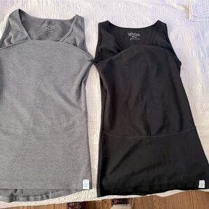 Lalabu soothe baby wearing shirts (lot of 2) medium gray, black